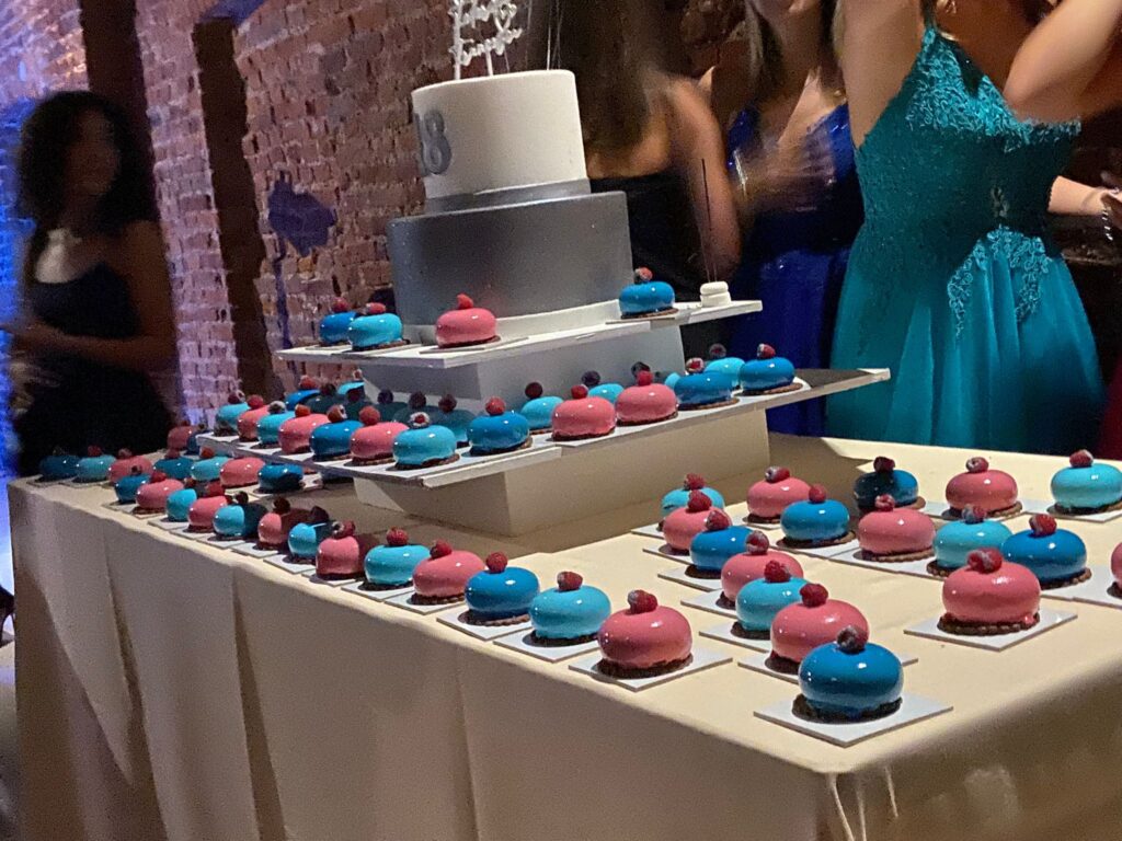 monoporzioni per diciottesimo colori abiti monoporzioni di diversi colori per diciottesimo