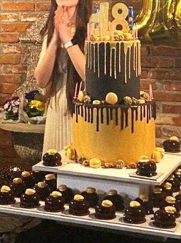 monoporzioni per 18simo oro e nero 2 torta per diciottesimo con monoporzioni e torta decorativa oro e nero